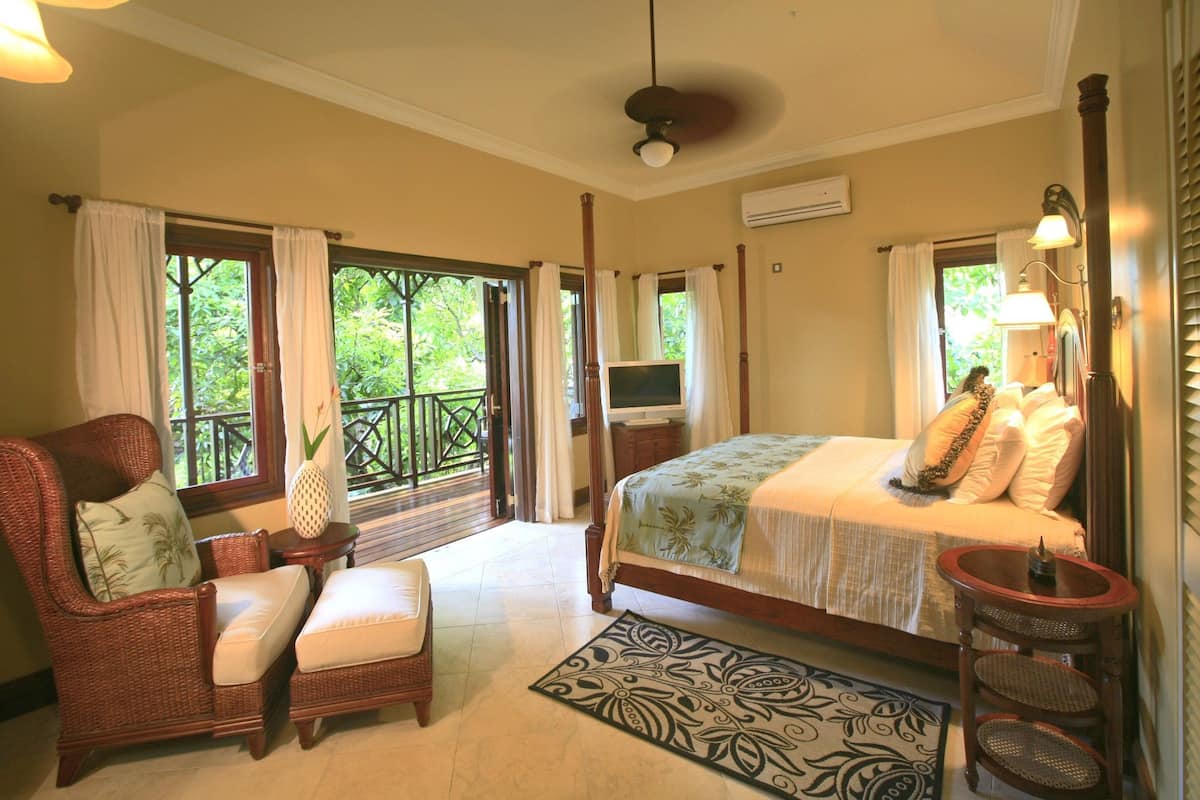 Premium bedding, in-room safe, iron/ironing board, free WiFi