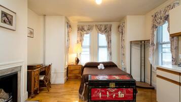 In-room safe, laptop workspace, iron/ironing board