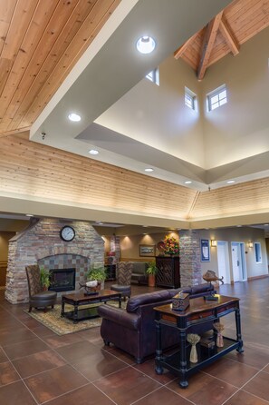 Lobby sitting area - Bridges Bay Resort (Arnolds Park)