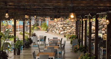 Lunch and dinner served, alfresco dining 