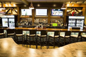 Bar (on property) - Bridges Bay Resort (Arnolds Park)