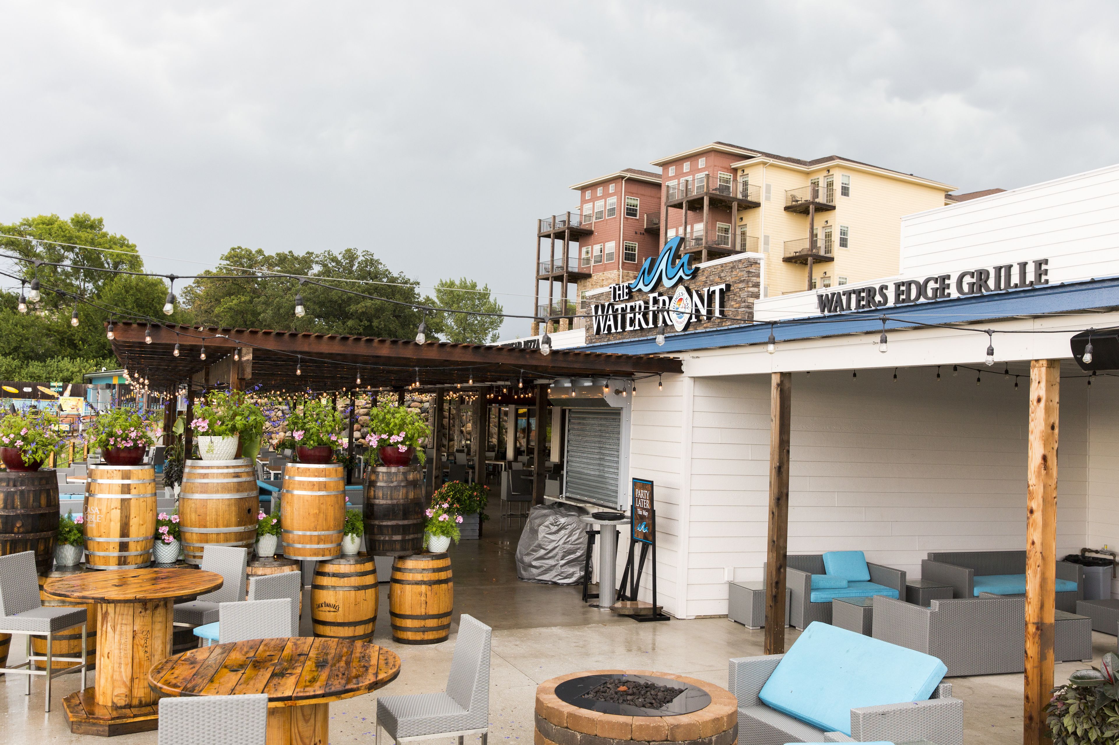 Déjeuner et dîner servis sur place, restauration en plein air 
