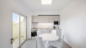 Premium Apartment, 2 Bedrooms, 2 Bathrooms | Private kitchen | Fridge, microwave, oven, stovetop