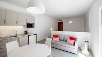 Premium Studio, Garden Area | Private kitchen | Fridge, microwave, oven, stovetop