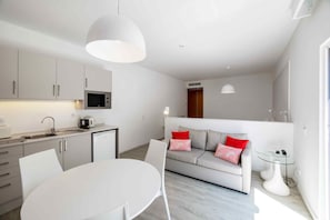 Premium Studio, Garden Area | Private kitchen - Alvormar Apartamentos Turísticos (Portimão)