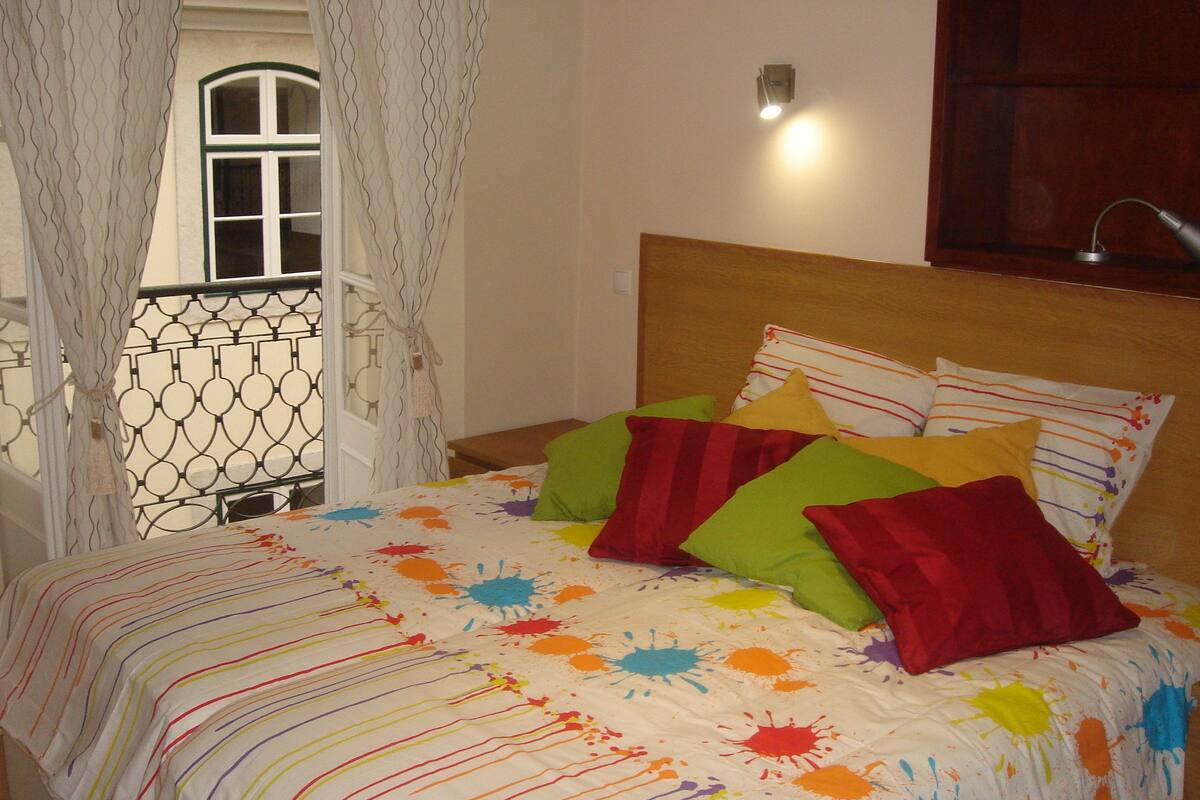 Single Room | Premium bedding, memory-foam beds, in-room safe, individually decorated