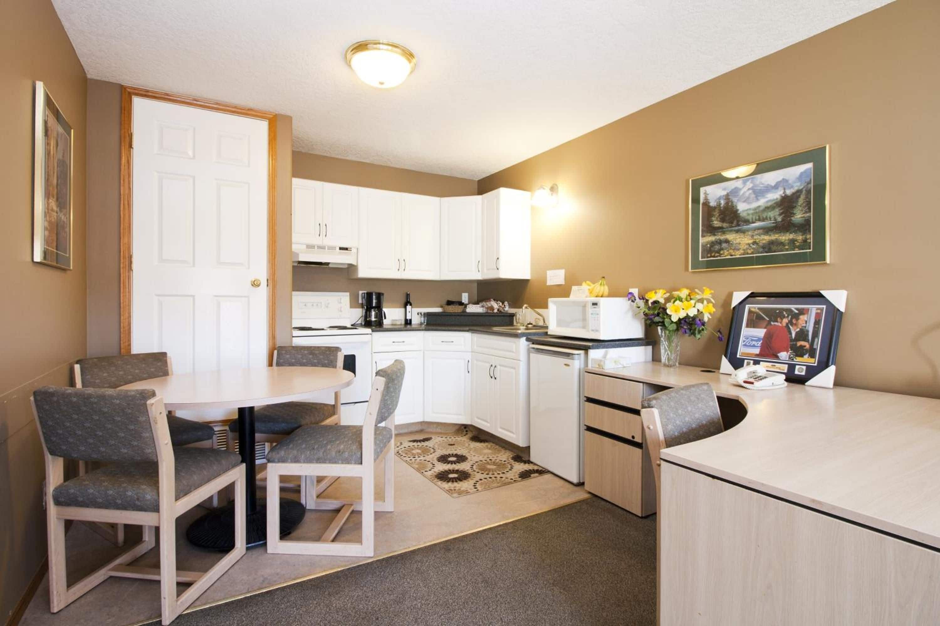 Photo - Bow River Inn