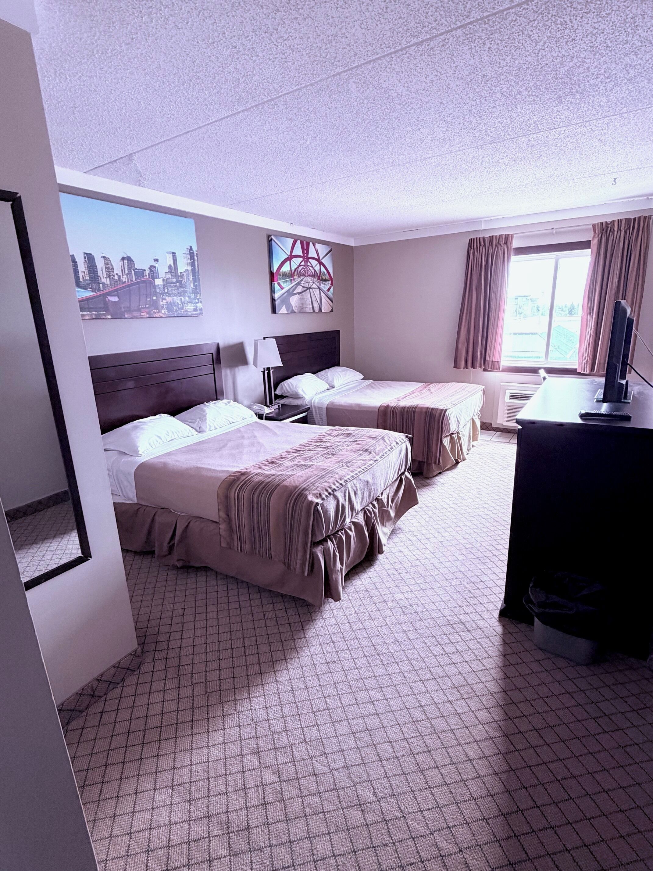 NDD | Pillowtop beds, desk, iron/ironing board, free WiFi