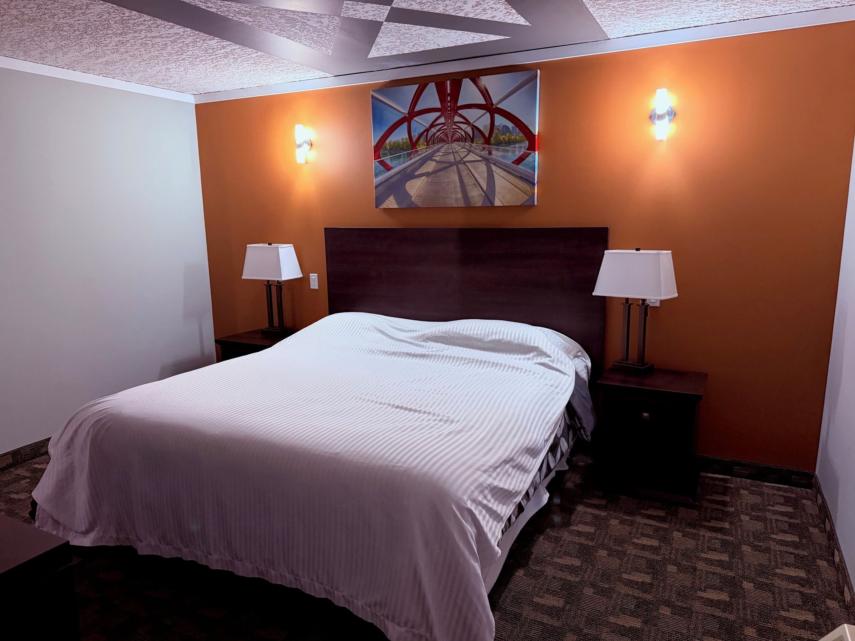 Pillowtop beds, desk, iron/ironing board, free WiFi