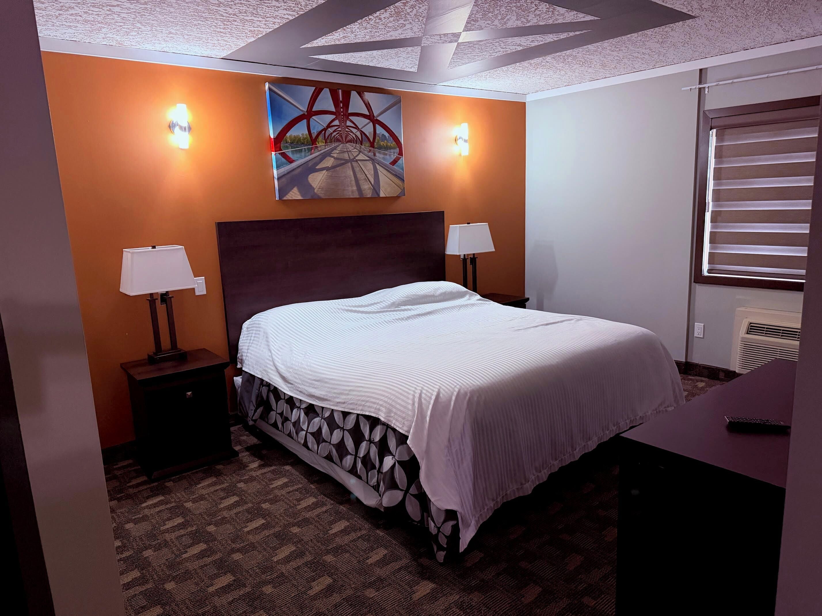 Pillowtop beds, desk, iron/ironing board, free WiFi