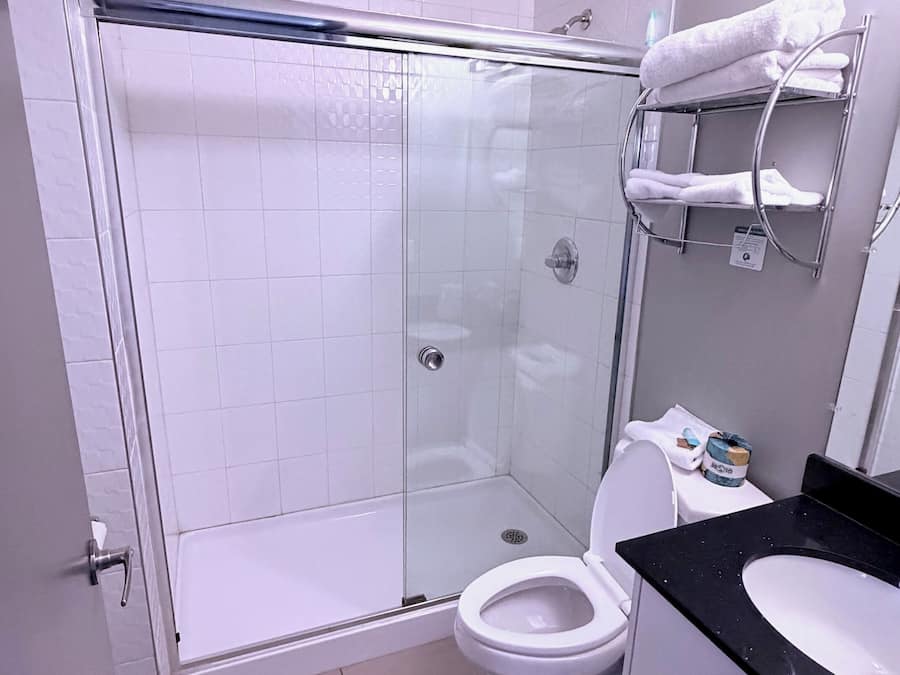 Honey Moon Suites | Bathroom