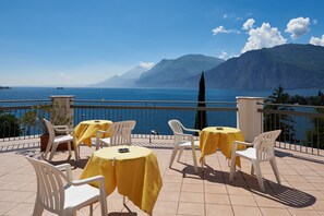 Terrace/patio - Hotel Villa Orizzonte (Malcesine)