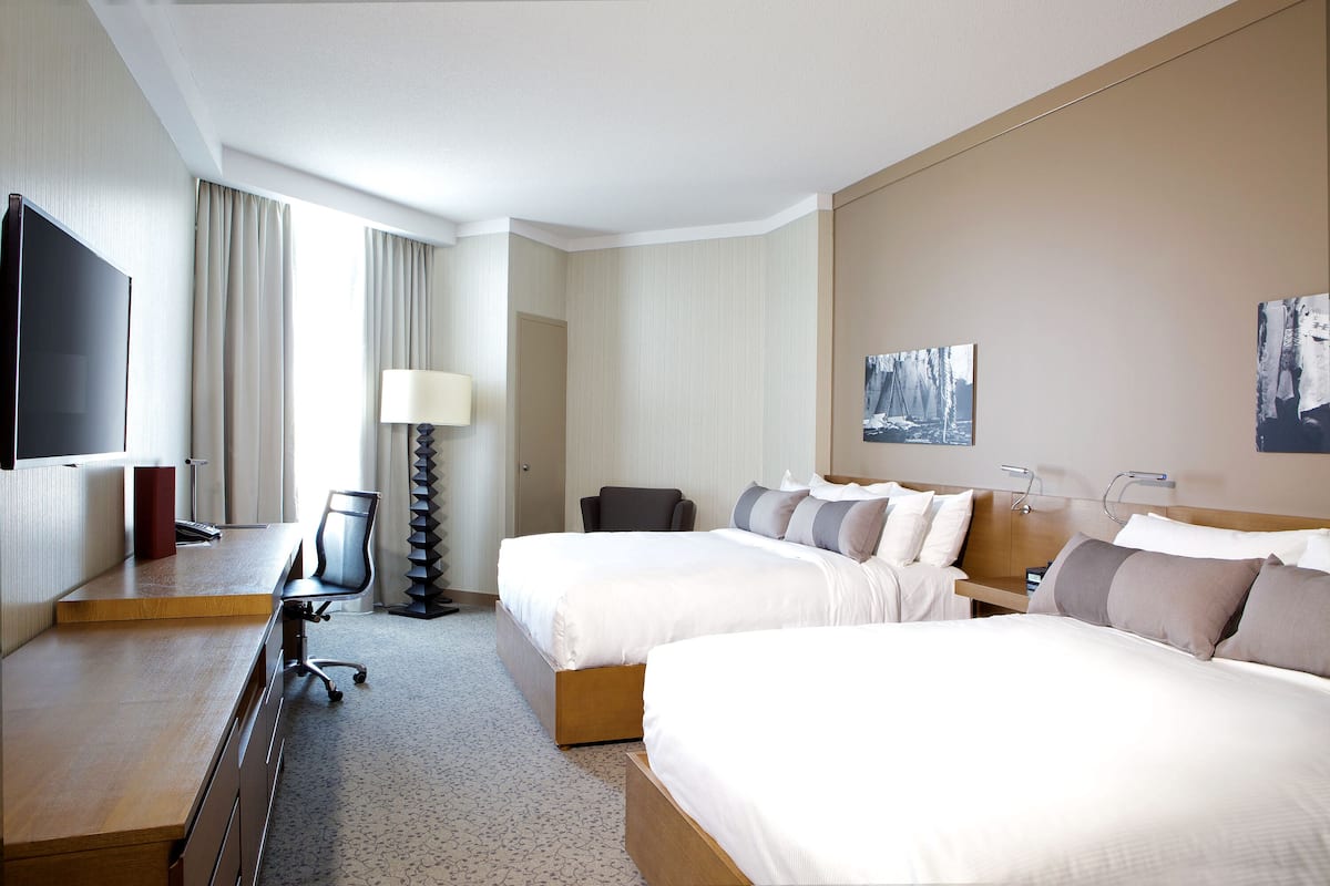Premium bedding, pillow-top beds, minibar, in-room safe