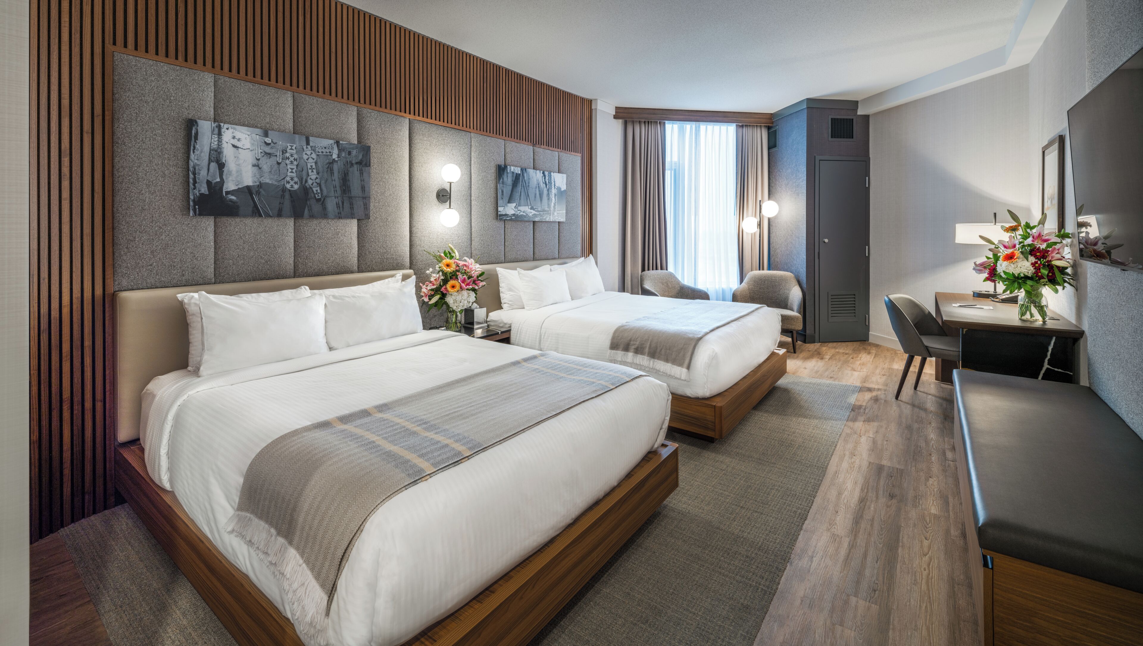 غرفة ديلوكس - سريران كبيران | أغطية فراش متميزة وأسرّة بطبقة علوية مريحة وميني بار وخزنة داخل الغرفة