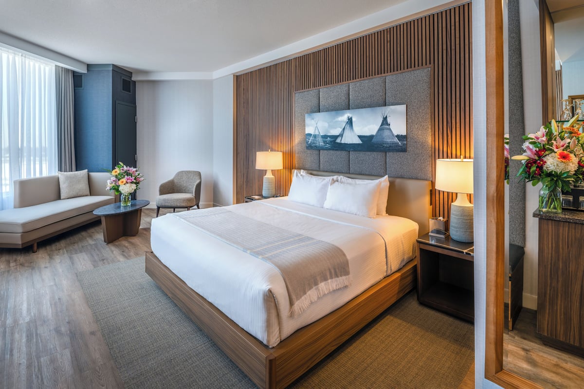 Ropa de cama de alta calidad, colchones con pillow-top y minibar