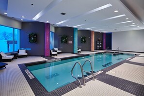 Indoor pool, sun loungers