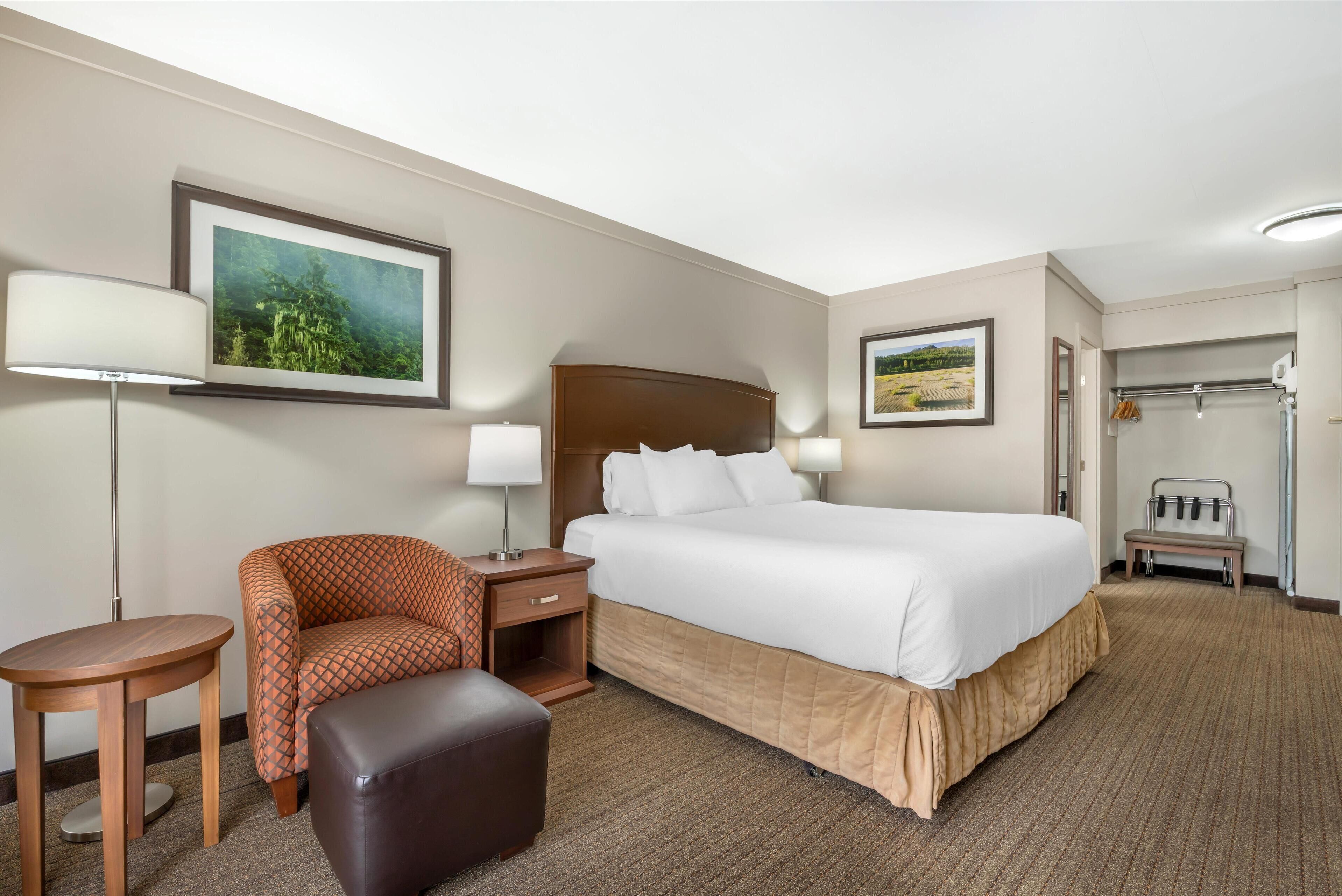 Escritorio y espacio para trabajar con laptop 