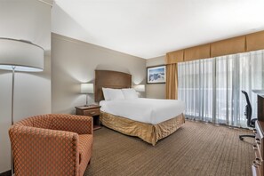 Escritorio y espacio para trabajar con laptop 