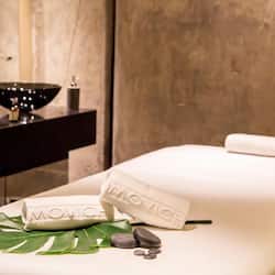 Behandelingskamers voor koppels, een sauna, een bubbelbad, een stoombad