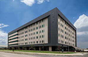 A modern hotel building with a flat roof, multiple floors, and a prominent entrance. - Movich Buró 26 (Bogotá)