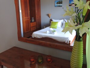 Apartamento, 2 quartos, vista para a piscina | Comodidades do quarto