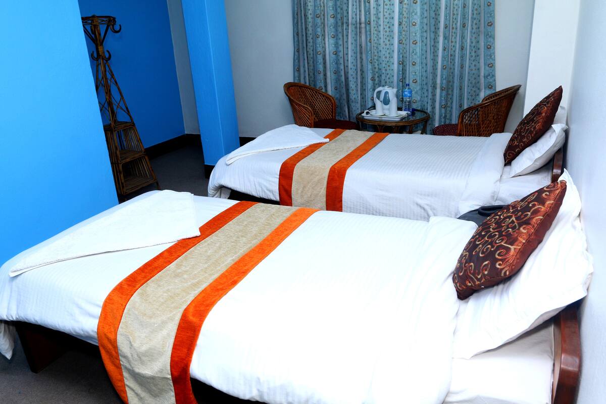 Standard Room, 2 Twin Beds, Smoking | In-room safe, soundproofing, free WiFi