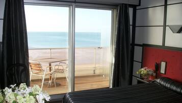 Double Room, Sea View | In-room safe, individually decorated, individually furnished, desk
