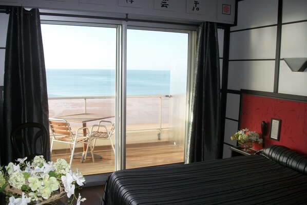 Double Room, Sea View | In-room safe, individually decorated, individually furnished, desk