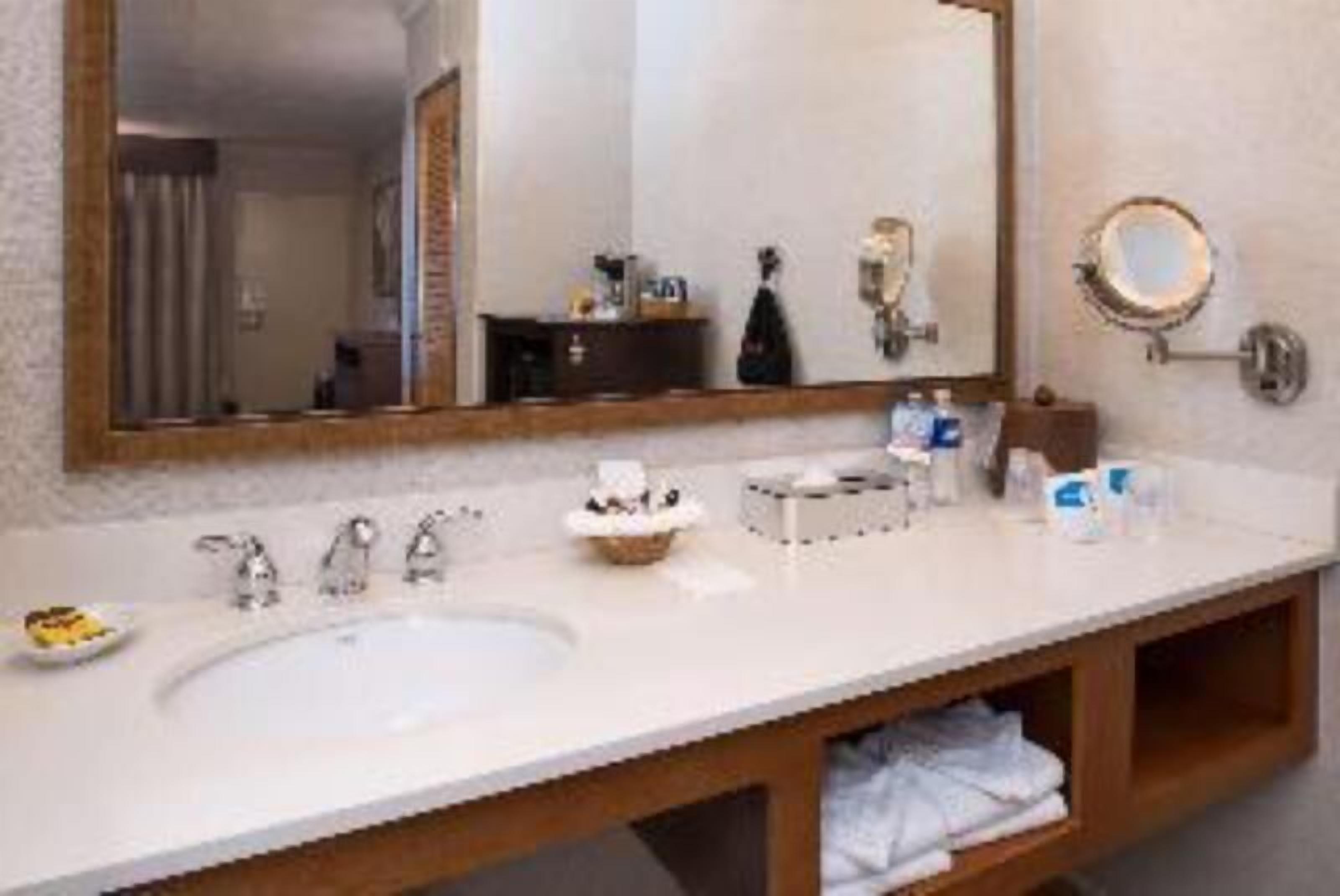 Baño | Tina con regadera y regadera con hidromasaje 