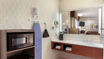Standard Room, 2 Double Beds, Non Smoking, Refrigerator & Microwave | Bathroom