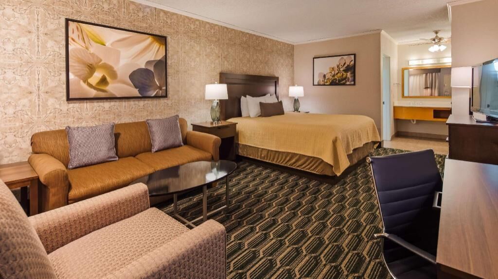 Camas con pillow-top, decoración personalizada y muebles diferentes 