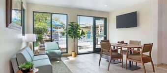 Best Western Plus Black Oak