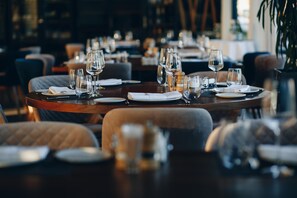 Ze serveren er ontbijt, lunch en diner 