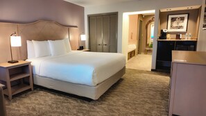 Romantische kamer, 1 kingsize bed, niet-roken, bubbelbad | Pillowtop-bedden, een laptopwerkplek, verduisterende gordijnen