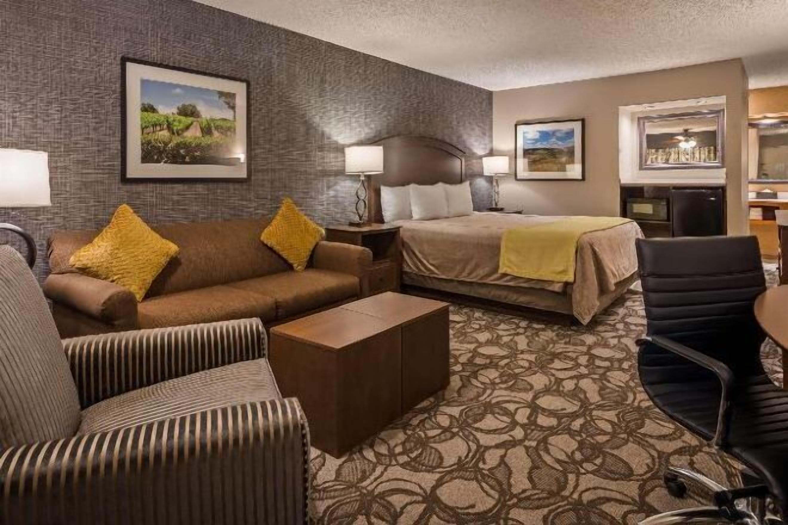 Pillow-top beds, individually decorated, individually furnished