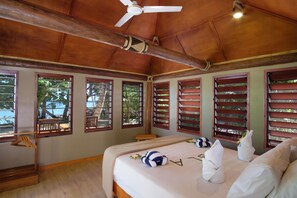 Kamer, aan het strand (Yanuyanu (Island) Bure) | Beddengoed