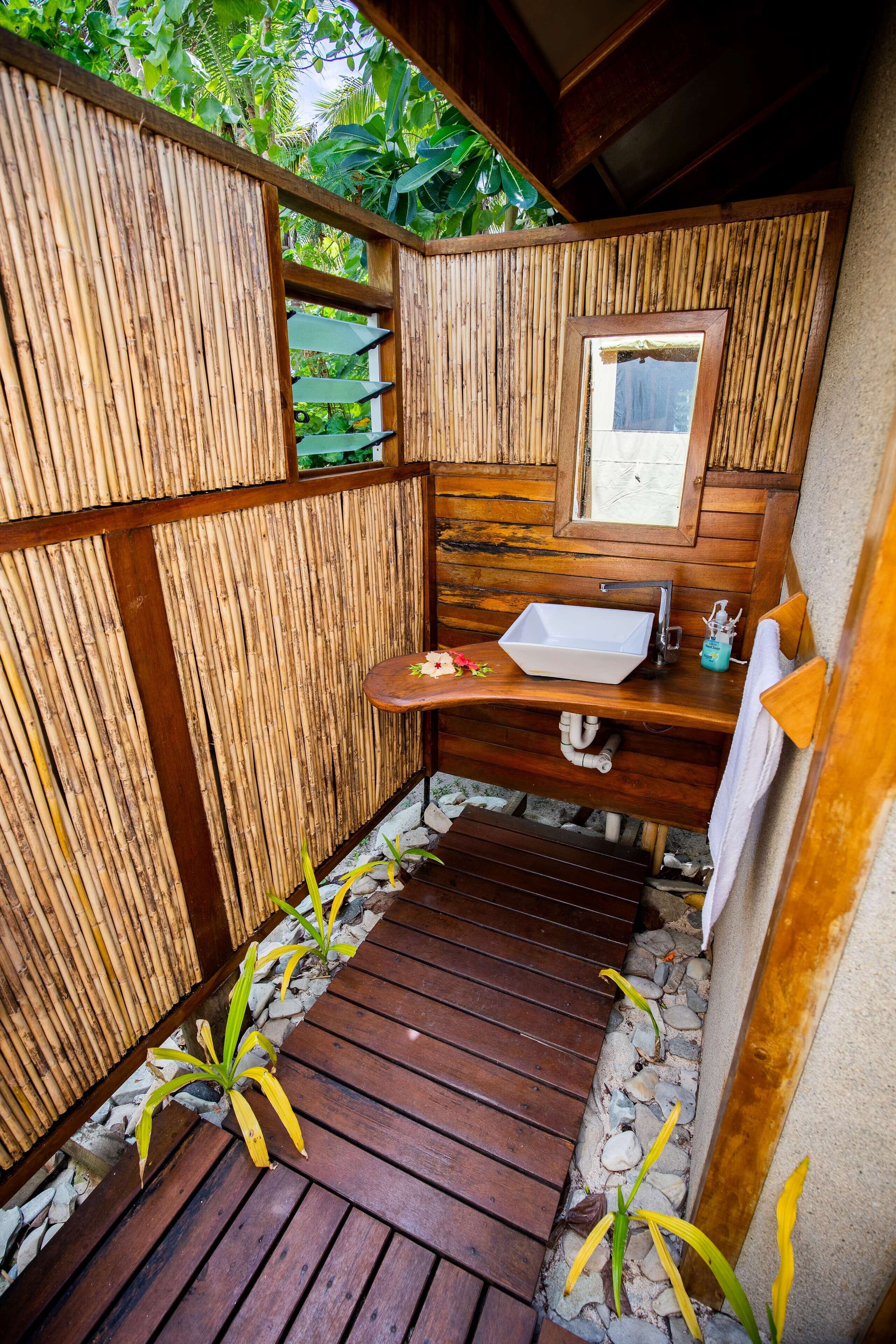 beachfront levu (large) bure | bathroom | shower, towels
