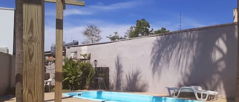 Familienzimmer, eigenes Bad | Blick auf den Garten