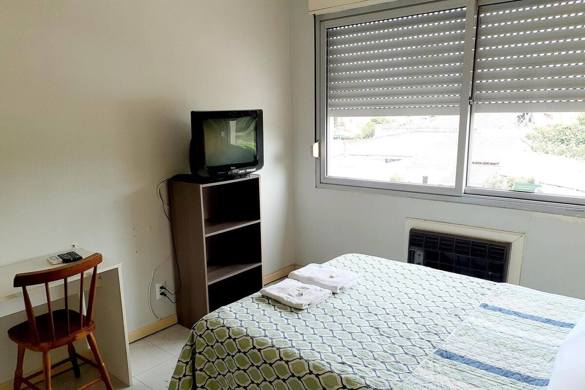Escrivaninha, Wi-Fi de cortesia, roupa de cama