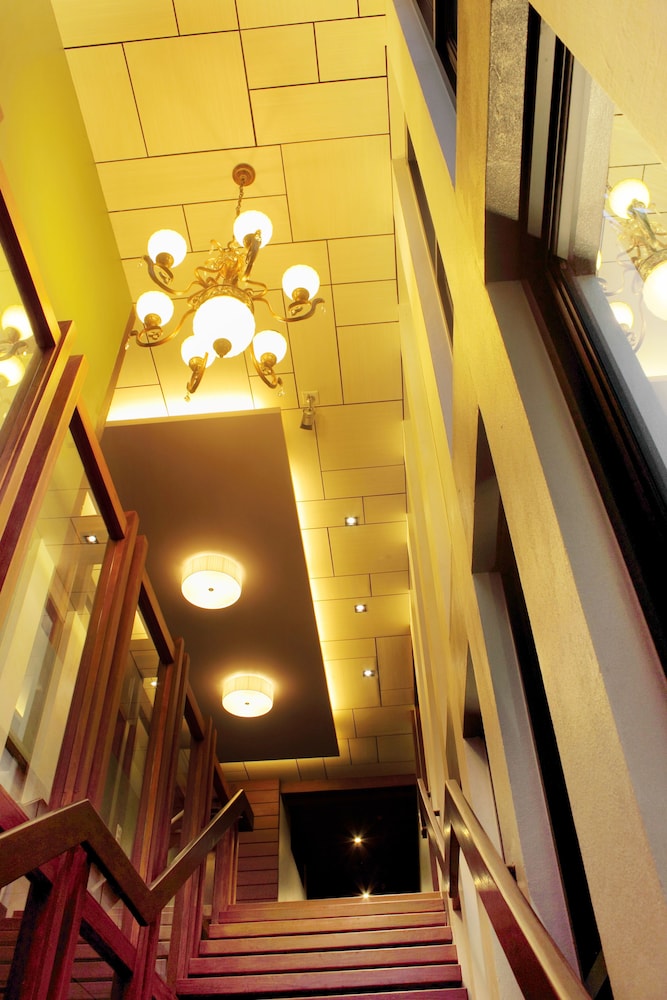 Burapa Boutique by null