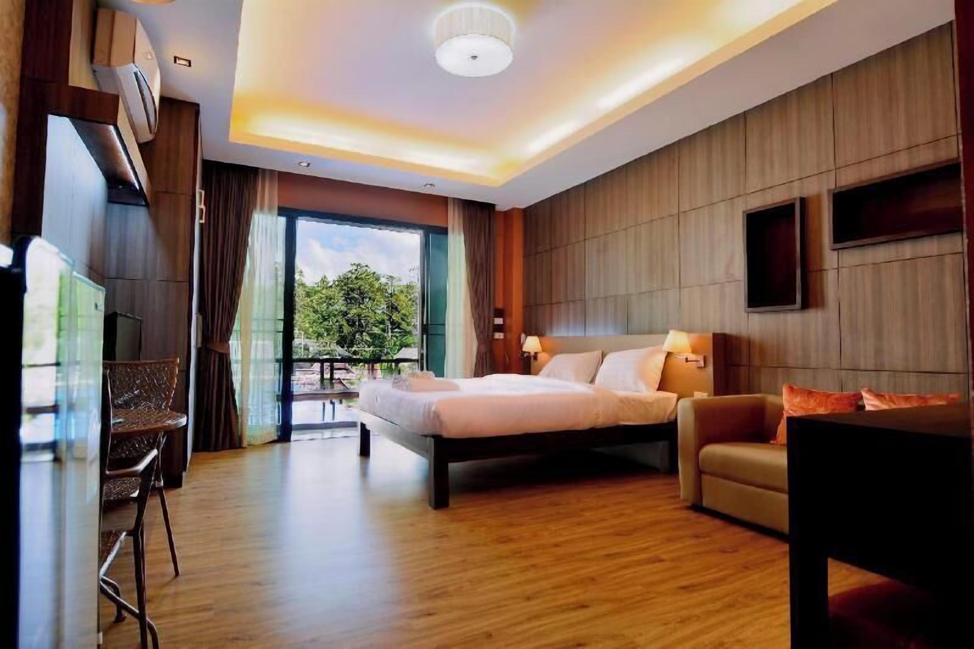 Minibar, in-room safe, free WiFi, bed sheets