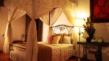 Design Room, 1 Queen Bed | Individually decorated, individually furnished, free WiFi
