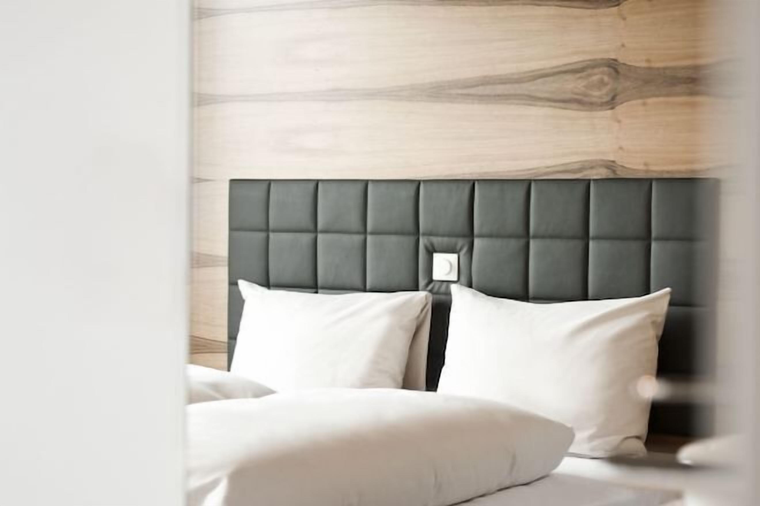 Hypo-allergenic bedding, pillow-top beds, in-room safe, soundproofing