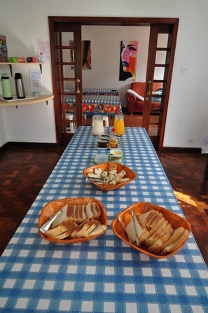 Bao gồm bữa sáng buffet hàng ngày