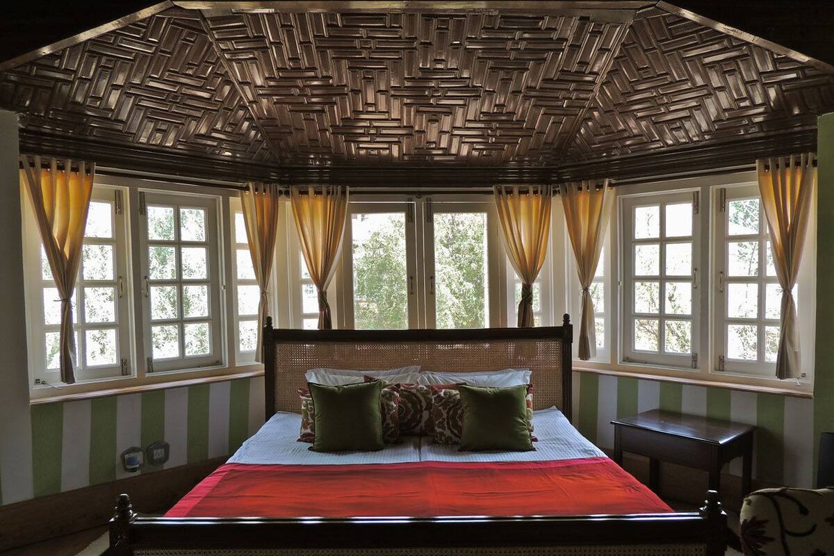 Premium bedding, desk, rollaway beds, free WiFi