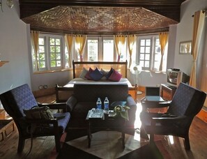 Premium bedding, desk, rollaway beds, free WiFi