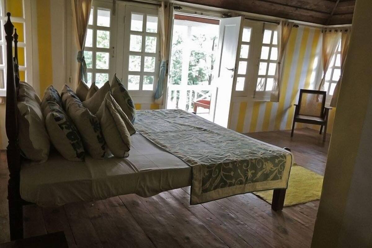 Premium bedding, desk, rollaway beds, free WiFi