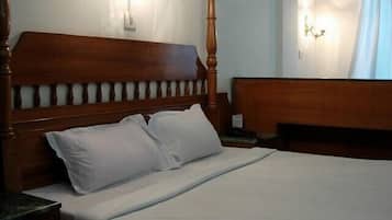 Camera Deluxe | Con stile personalizzato, una scrivania, tende oscuranti