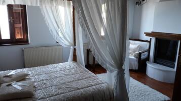 Superior Double Room, Fireplace | Blackout curtains, soundproofing, free cots/infant beds, free WiFi