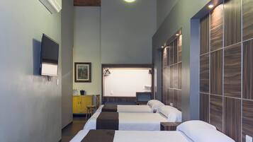 Habitacion Confort - Family Room | In-room safe, iron/ironing board, free WiFi, bed sheets